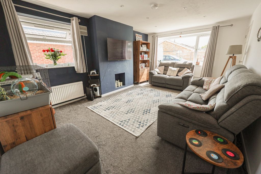 Property photo 2 of 14 4253831