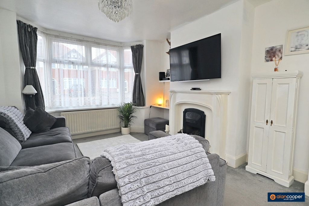 Property photo 2 of 25 4657003