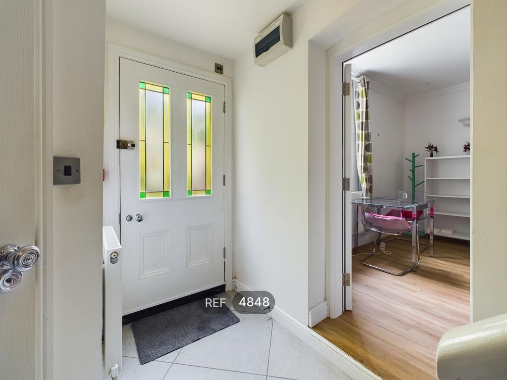 Property photo 3 of 12 Hallway