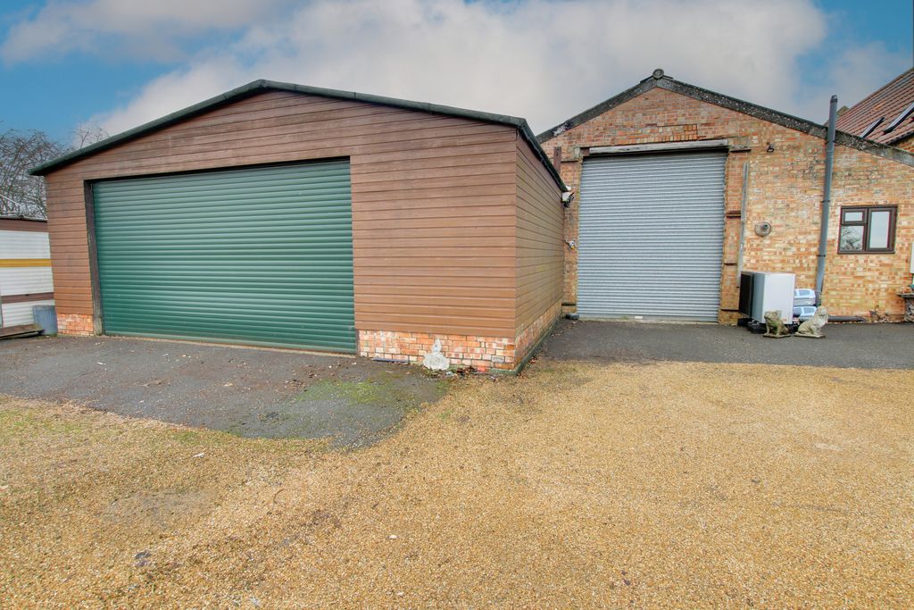 Property photo 3 of 35