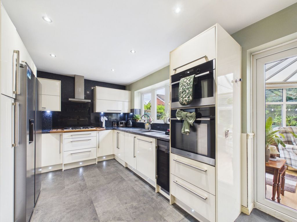 Property photo 2 of 34