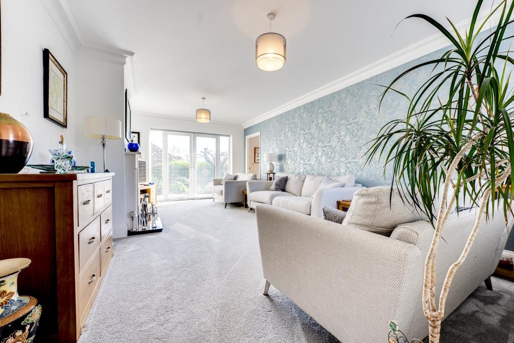 Property photo 3 of 35 10A Queen Eleanor Road, Geddington-13.Jpg