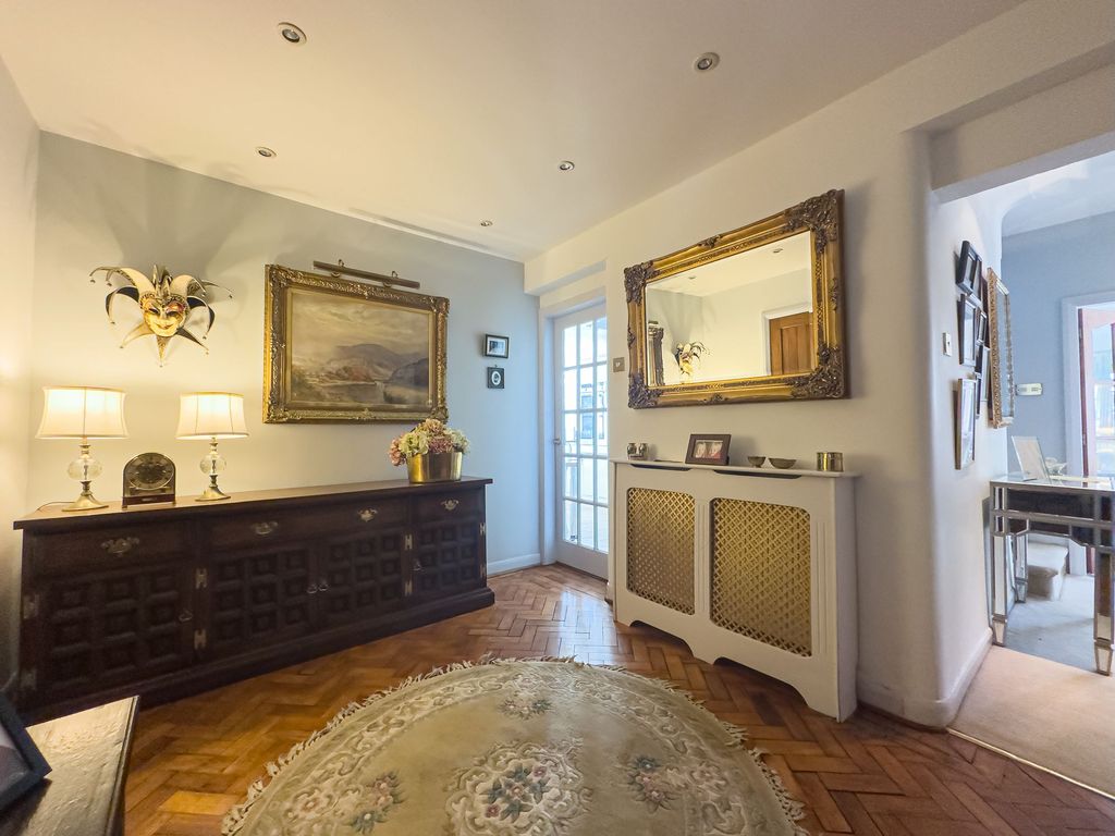 Property photo 2 of 34