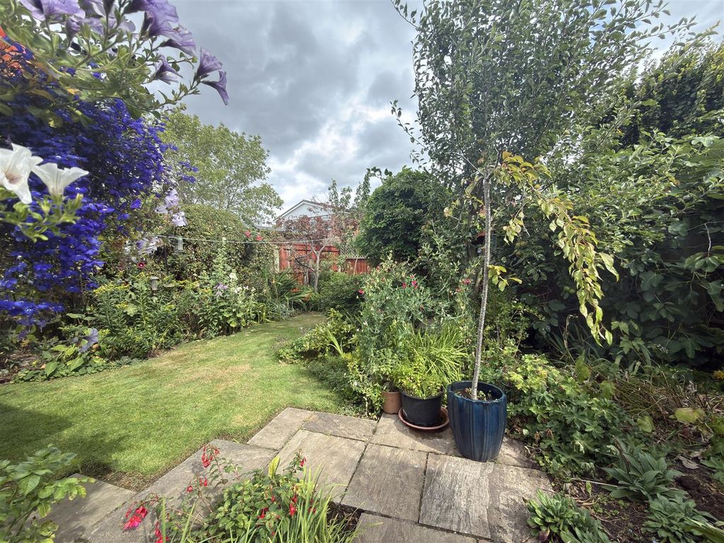 Property photo 2 of 12 Externally