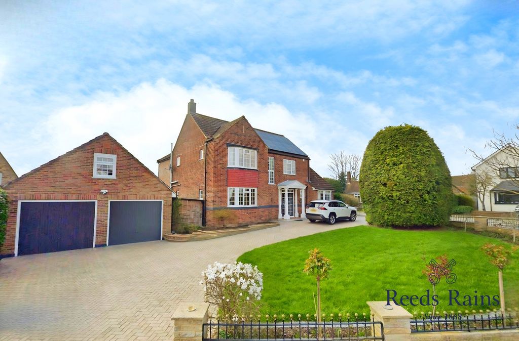 4 bed detached house for saleDalrymple Close, Chelmsford, Essex CM1