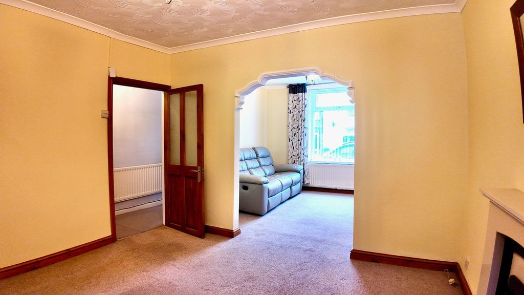Property photo 2 of 26