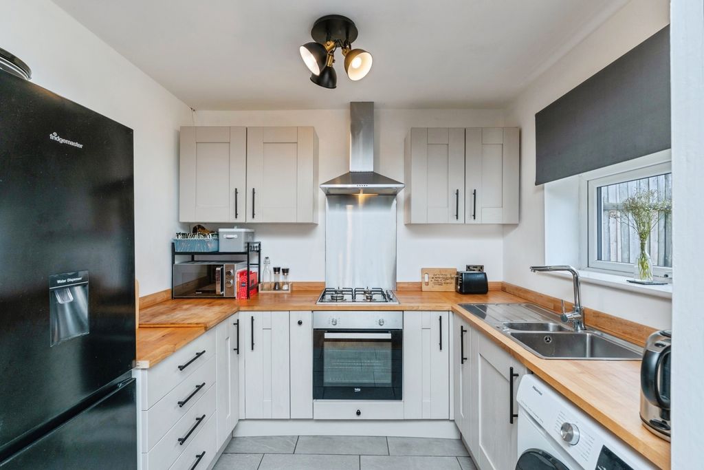 Property photo 3 of 20 Pbox-Img.Jpg