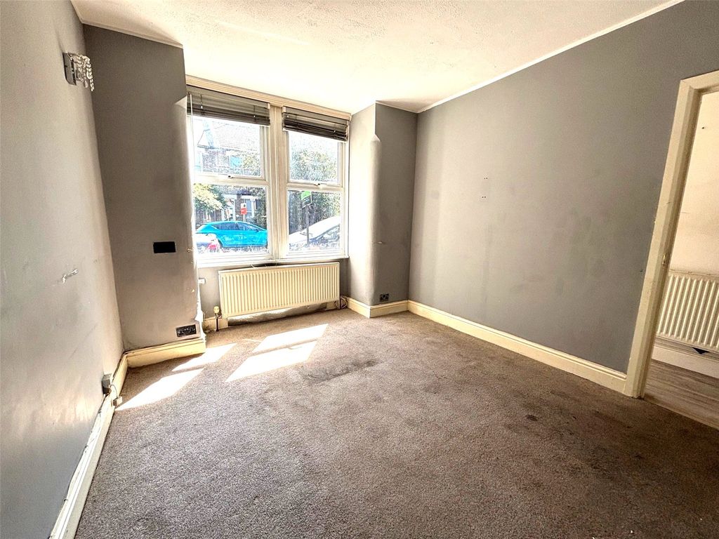 Property photo 2 of 14 Picture No. 24