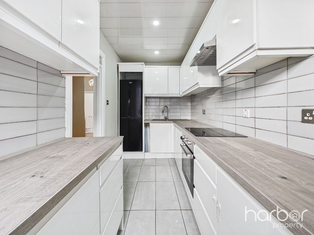 Property photo 3 of 16 4673406