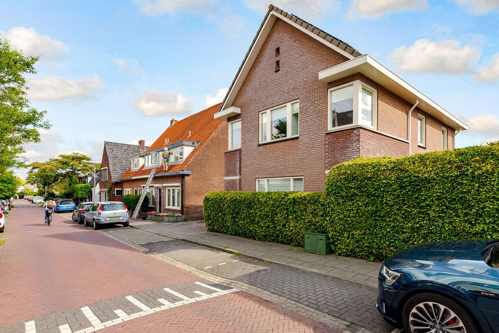 Property photo 3 of 94