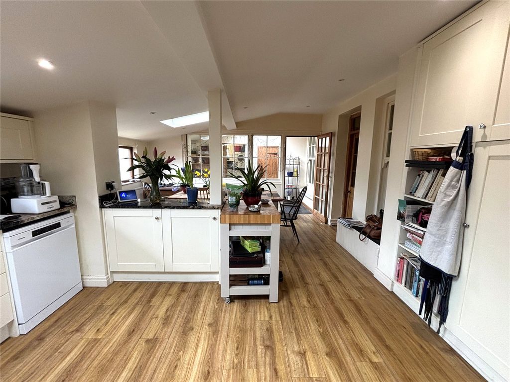 Property photo 3 of 27 Picture No. 04