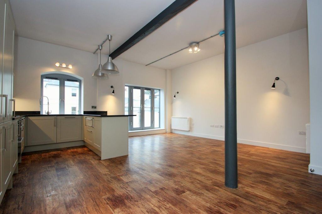 Property photo 2 of 10 Living Room