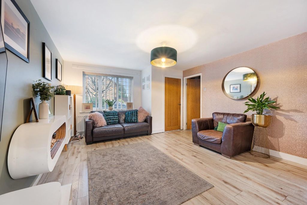 Property photo 3 of 31 174 Whittingham Drive Hdr-26.Jpg