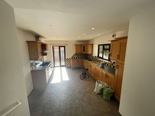 Property photo 2 of 14 Kitchen