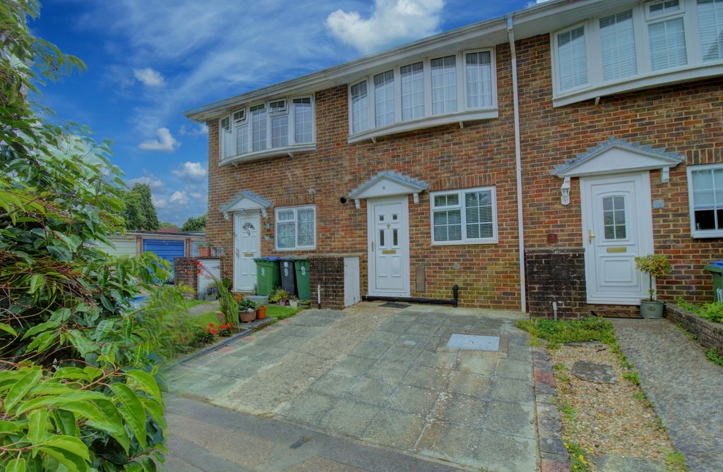 Property photo 1 of 10 Front