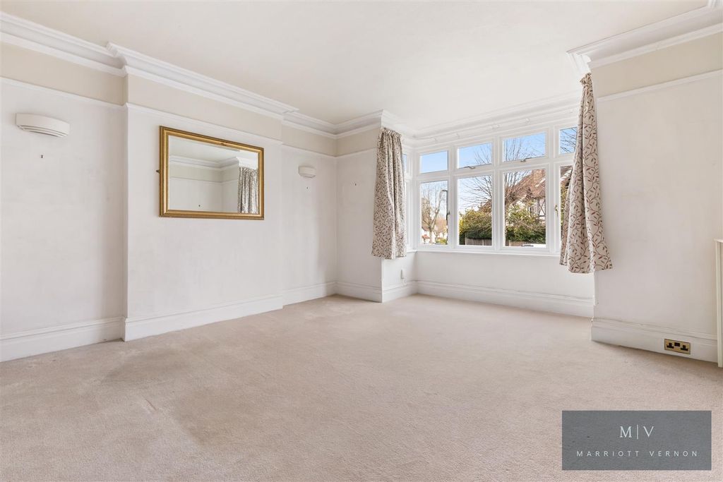 Property photo 2 of 20 Blenheim Crescent 64 MV-1.Jpg