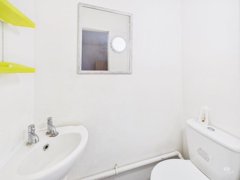 Property photo 3 of 9 Photo 7
