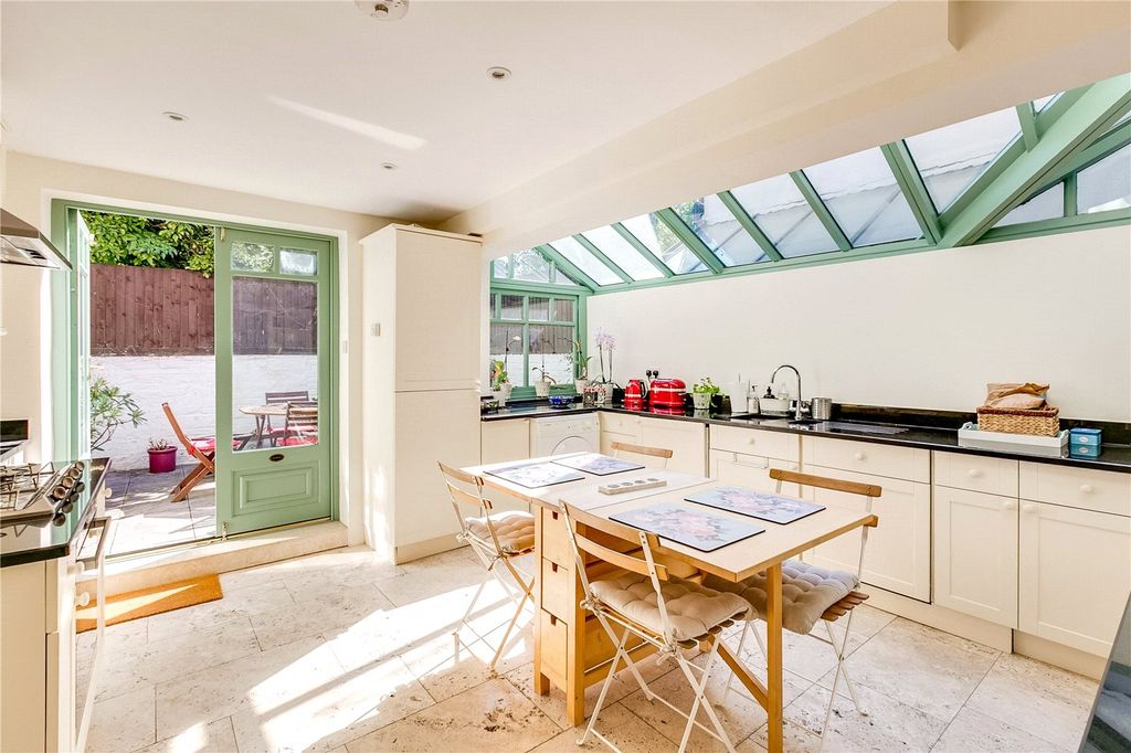 Property photo 2 of 9