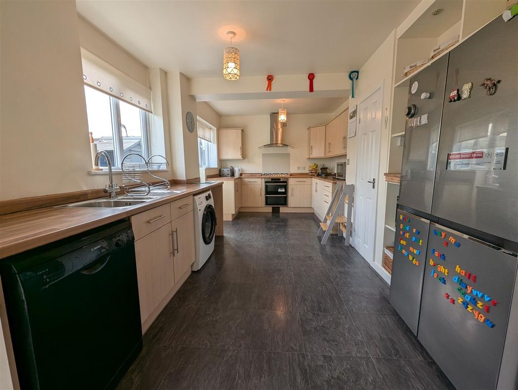 Property photo 3 of 18 Kitchen/Diner