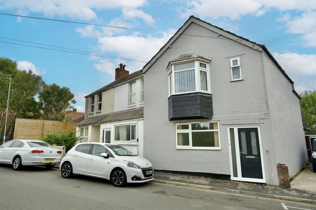 Property photo 1 of 11 Longcroft Fin.Jpg