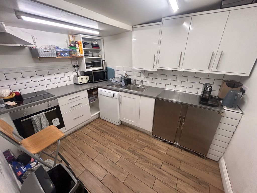 Property photo 3 of 17 Picture No. 15