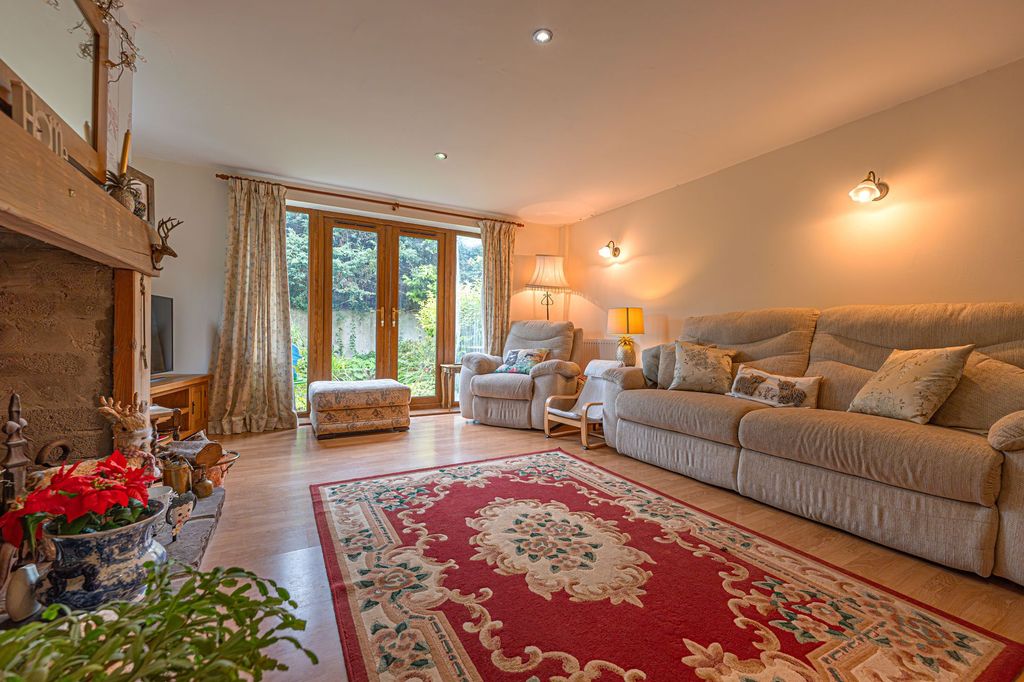 Property photo 3 of 82