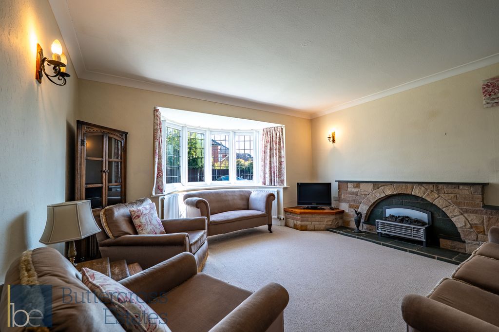 Property photo 3 of 21 Living Room