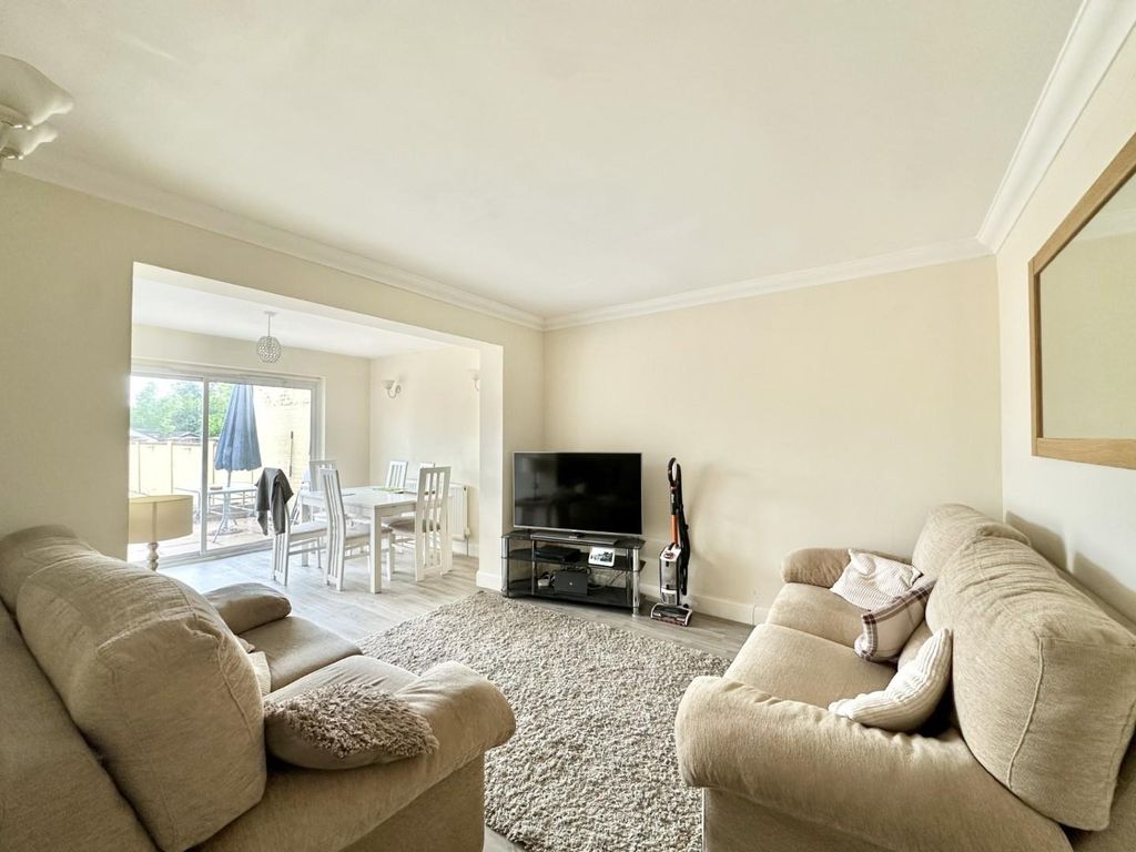 Property photo 2 of 18 10996872-A9d7-4d6d-9Bf2-180520d58Cf4.Jpg