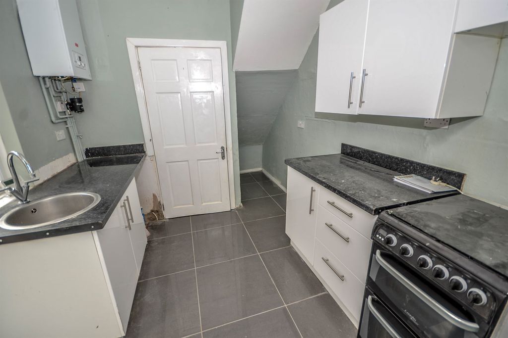 Property photo 2 of 9 Kitchen
