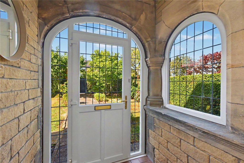 Property photo 2 of 46 Picture No. 18