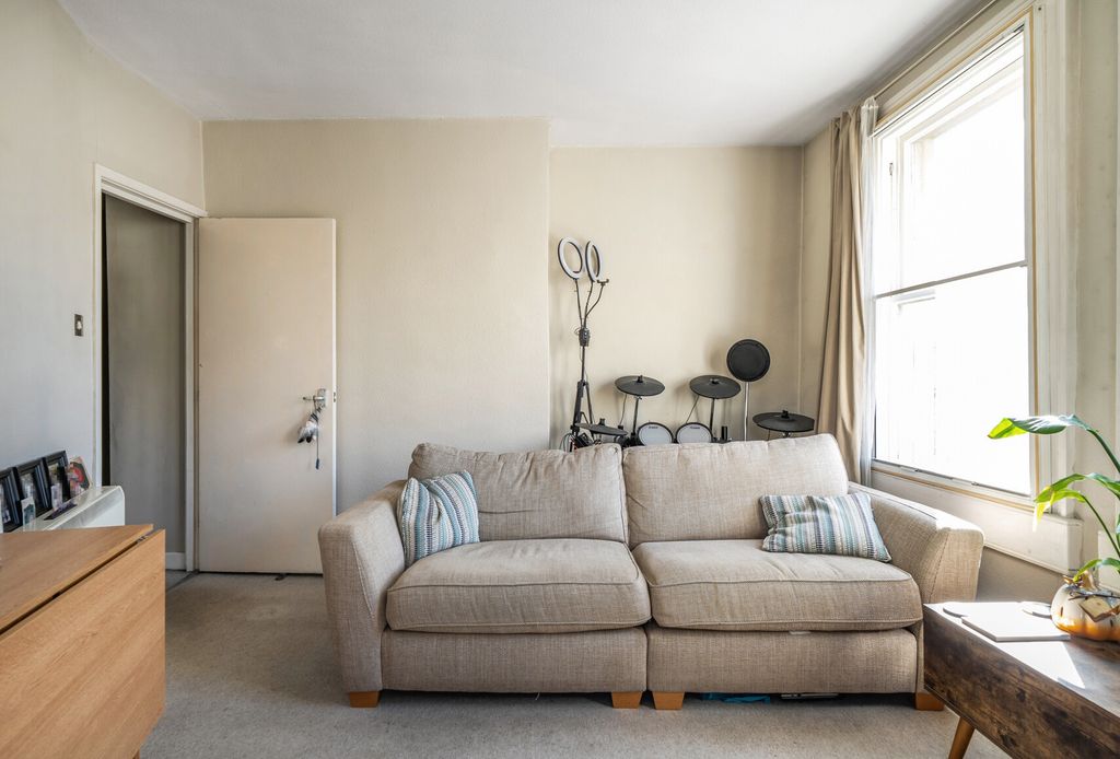 Property photo 3 of 9 Sitting Room