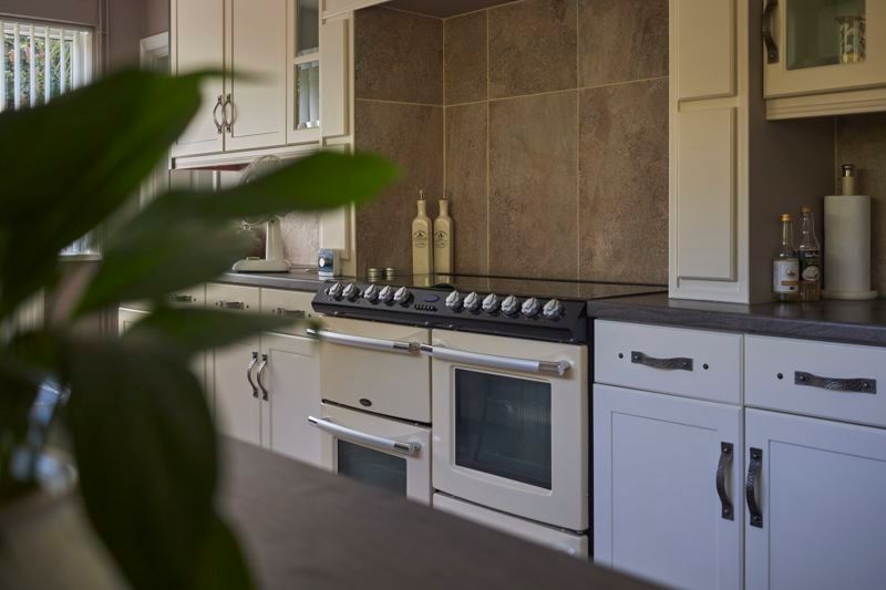 Property photo 3 of 18 Kitchen