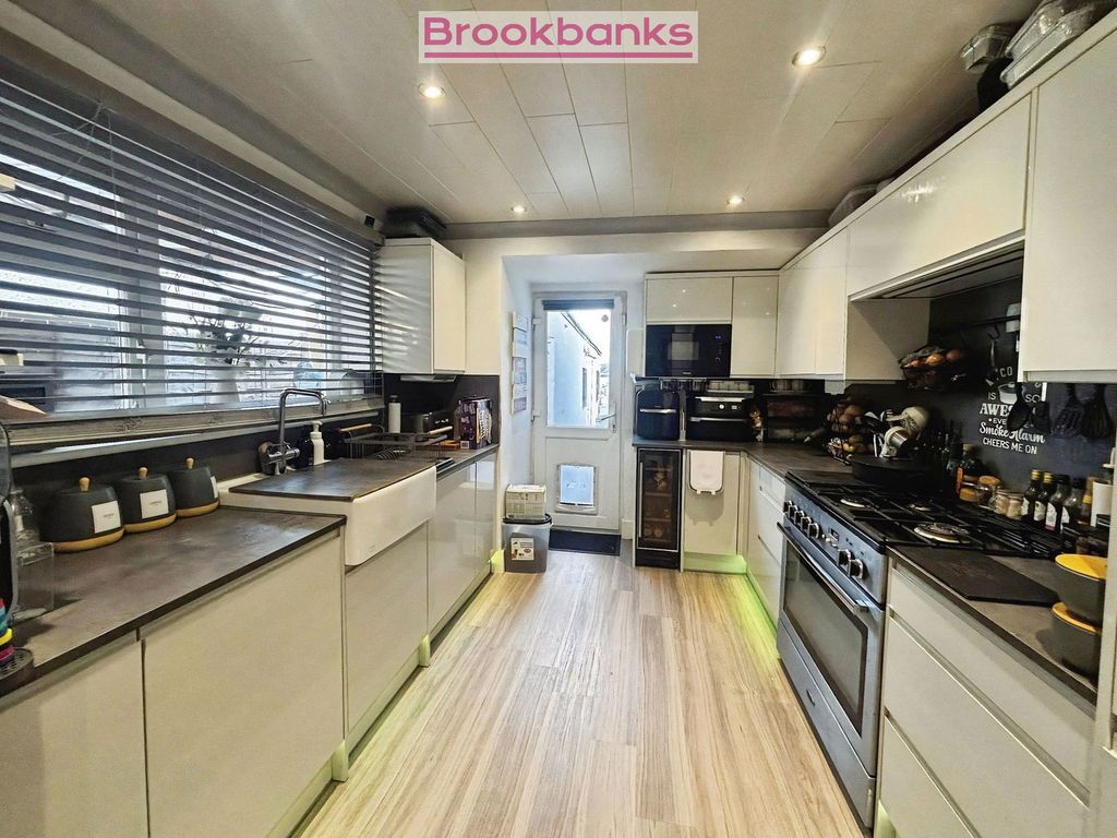 Property photo 3 of 25