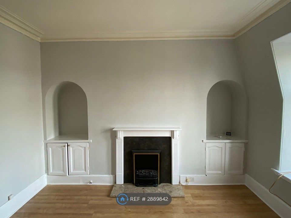 Property photo 2 of 15 Livingroom