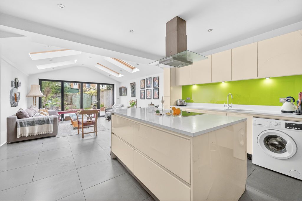 Property photo 2 of 33 Photo 9