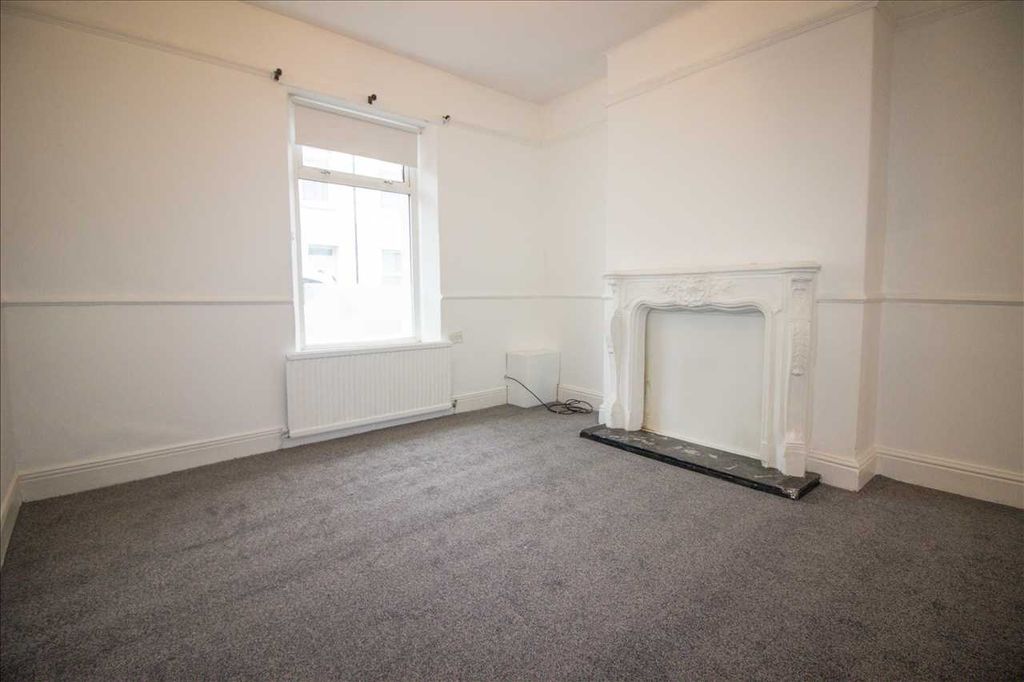 Property photo 2 of 7 Lounge