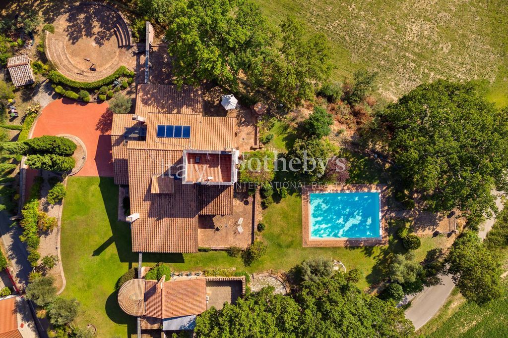Property photo 2 of 32