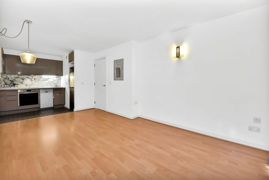 Property photo 2 of 8 Gallery