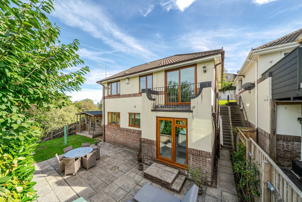 Property photo 2 of 29 1524370-11-1A0d95...