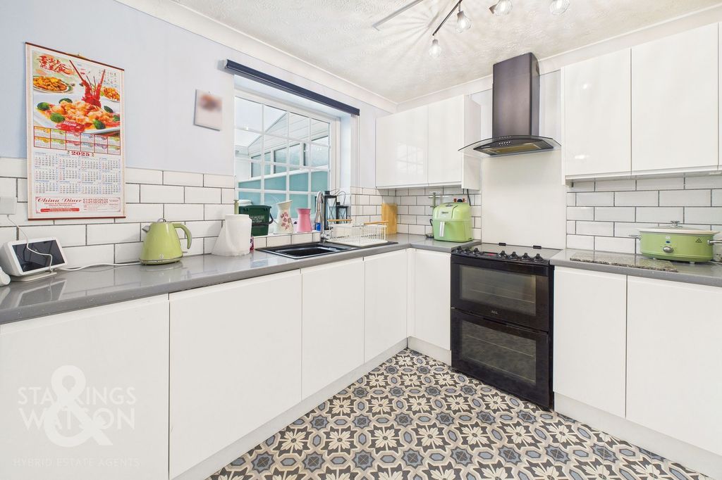 Property photo 2 of 26