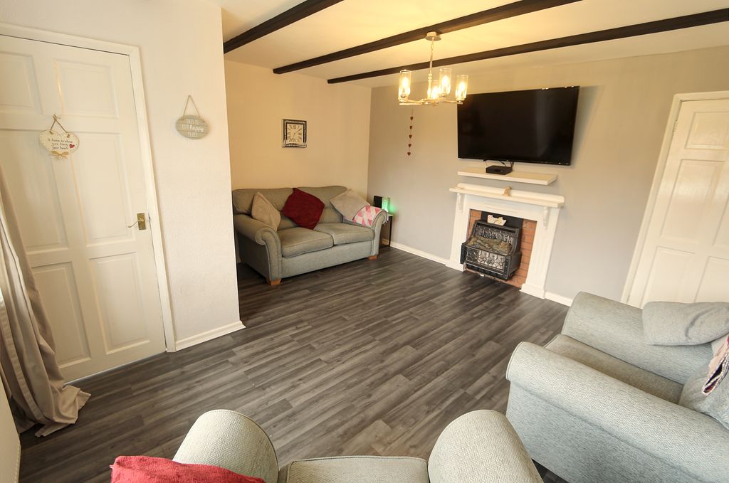 Property photo 3 of 15 Lounge B