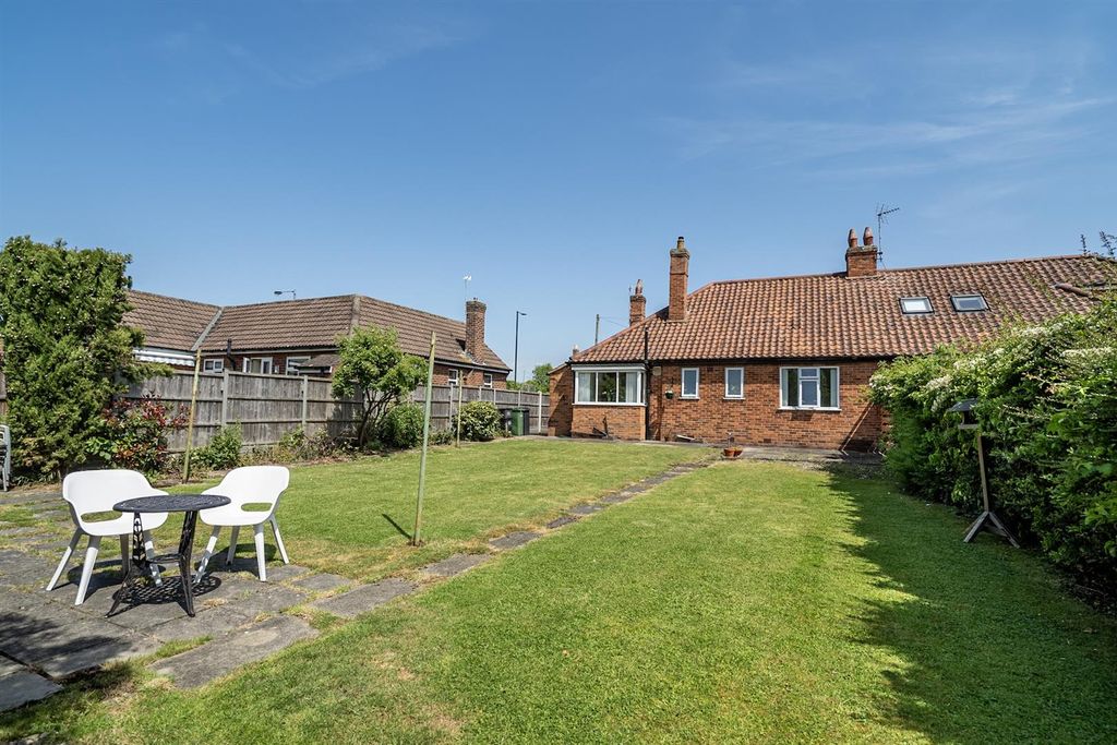 Property photo 1 of 17 Rear Garden