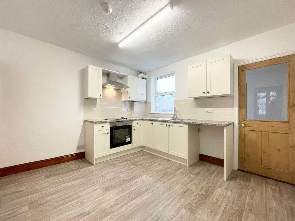 Property photo 2 of 11 Kitchen