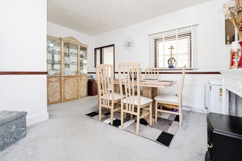 Property photo 3 of 17 Photo
