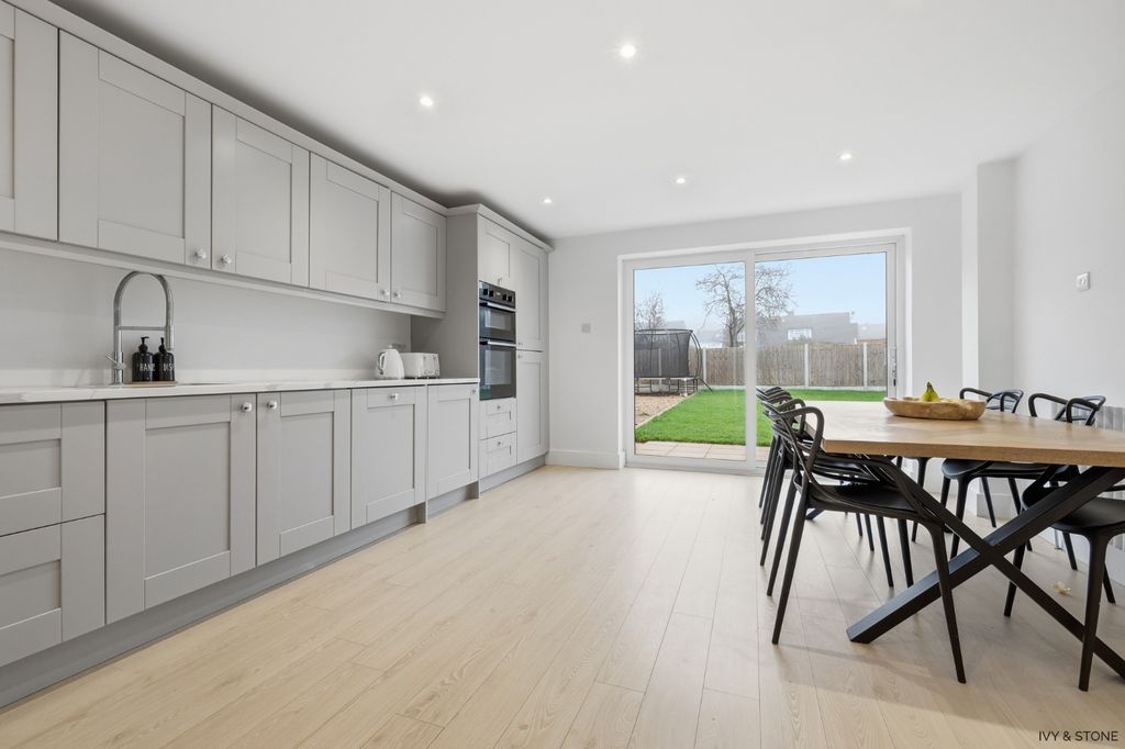 Property photo 2 of 19 4792172