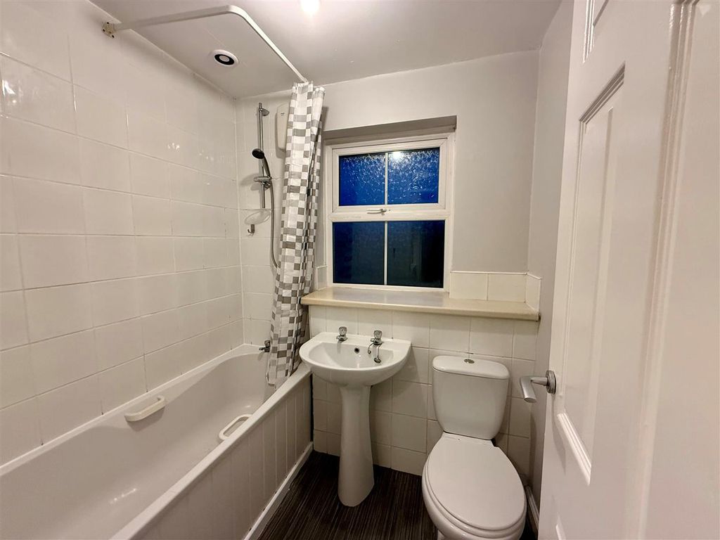 Property photo 2 of 7 Bathroom.Jpg