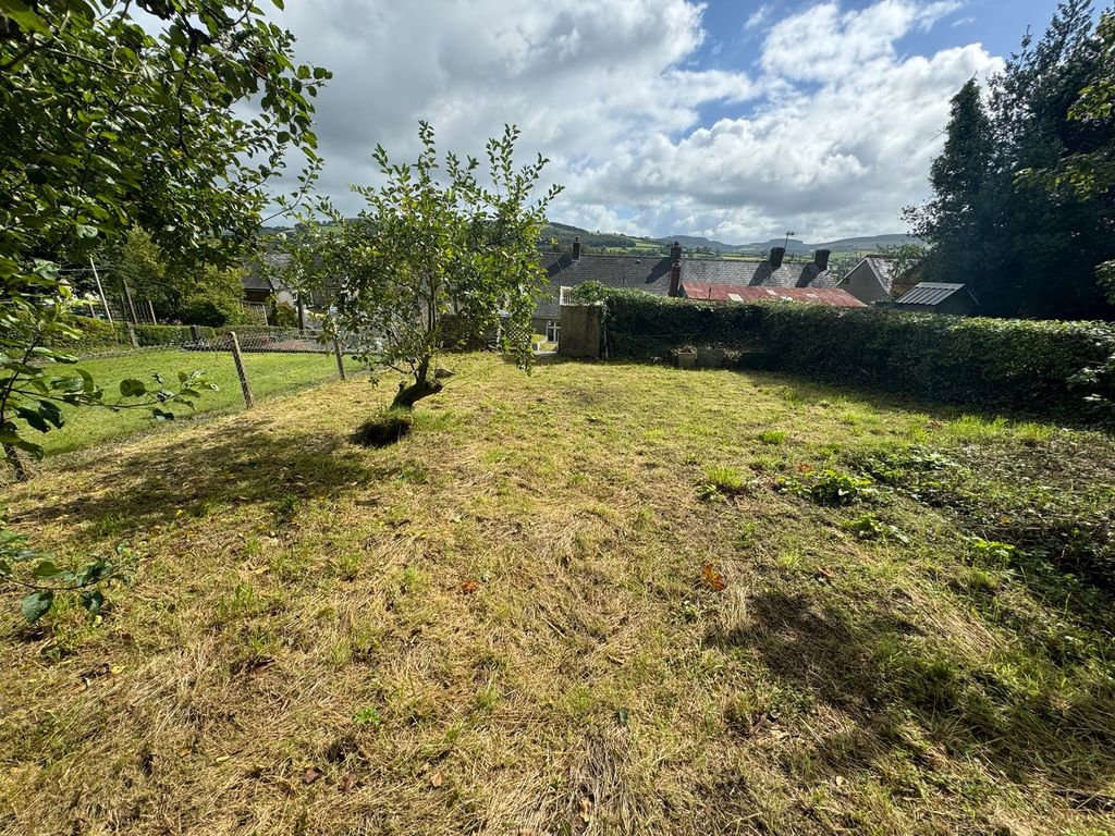 Property photo 2 of 20