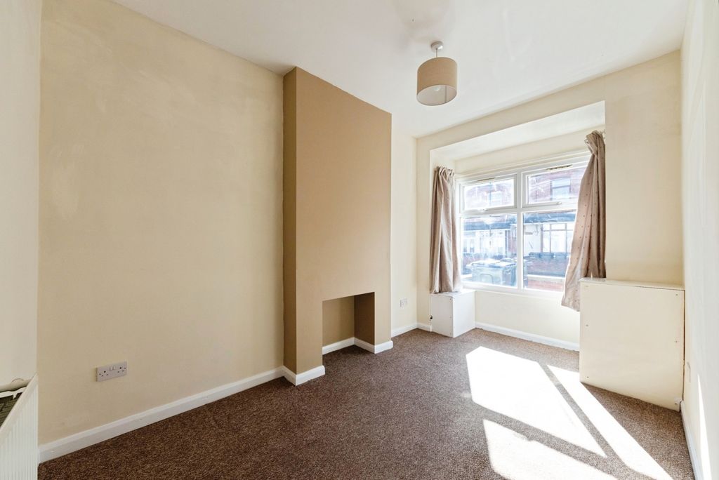 Property photo 3 of 17 Pbox-Img.Jpg