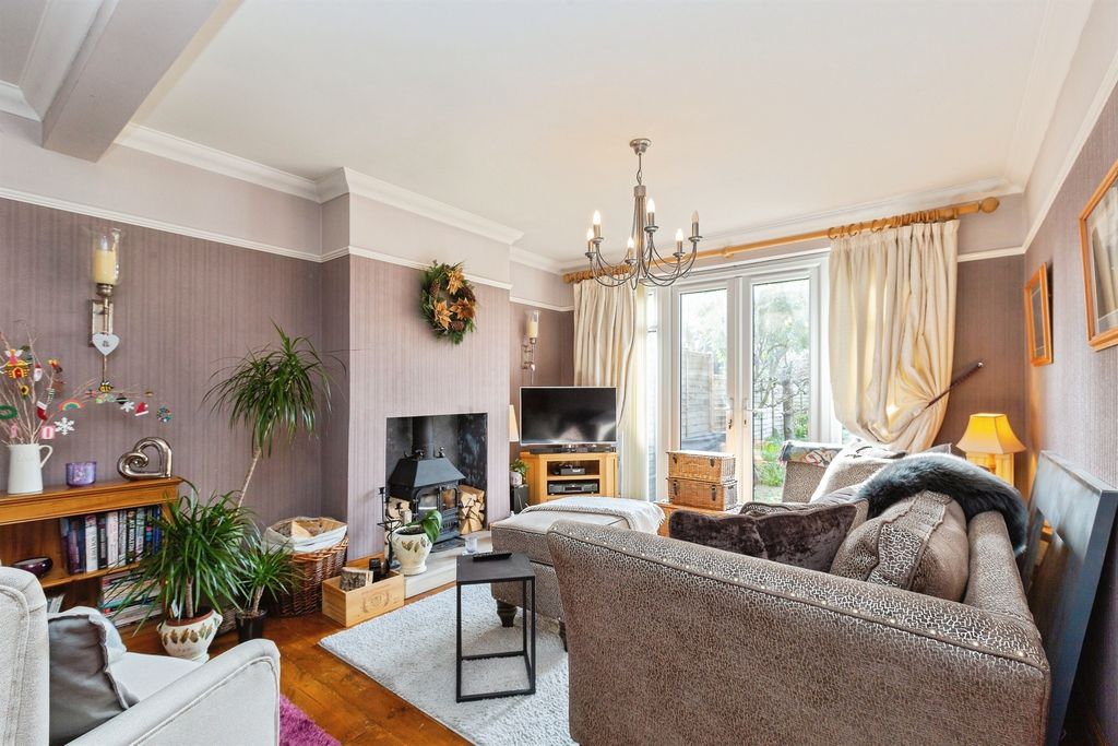 Property photo 2 of 21