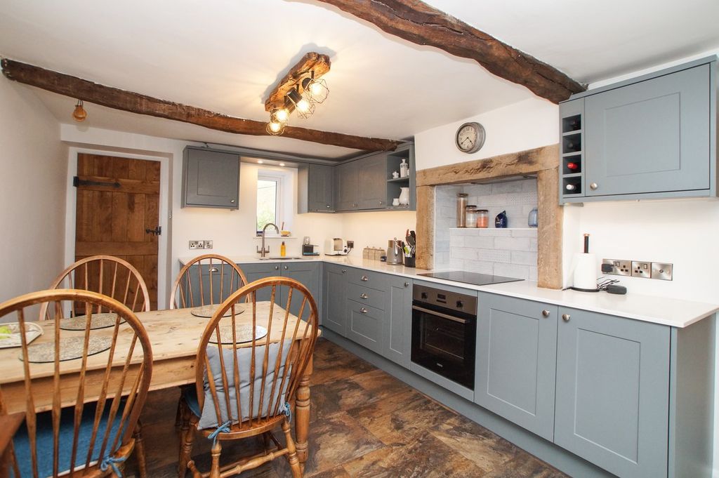 Property photo 2 of 18 Dining Kitchen